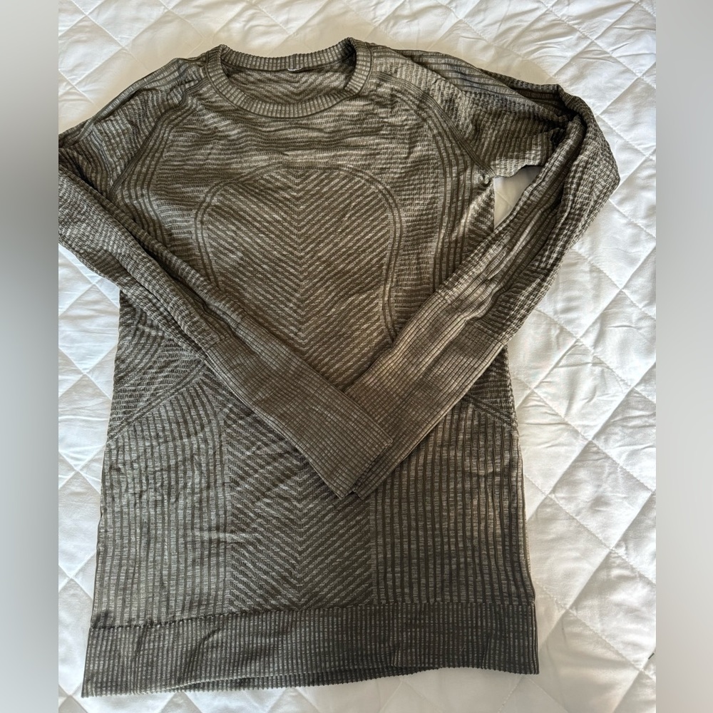 Lululemon long sleeve swiftly . Olive green size 8